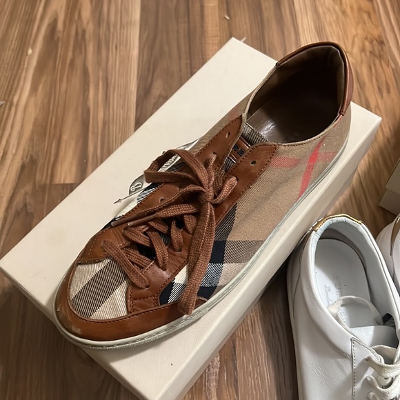 BURBERRY’S sneaker 👟 good conditions for one price great price 🎉🔥 3 Pairs - Picture 3 of 8